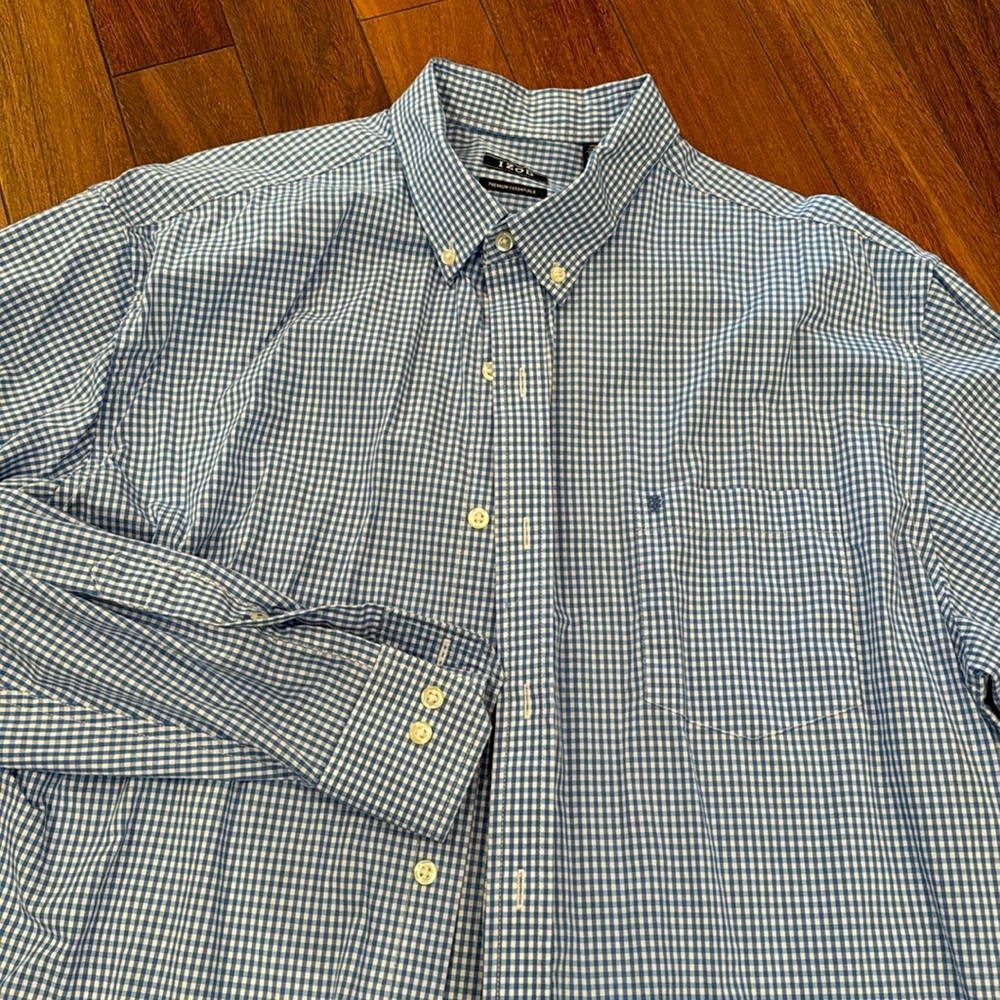 NWOT BUTTON UP SHIRT